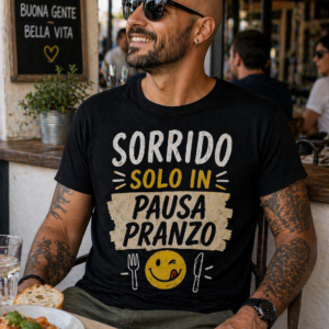 T-shirt ironica Sorrido solo in pausa pranzo con stampa frontale