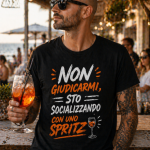 T-shirt socializzando con uno spritz con stampa ironica aperitivo