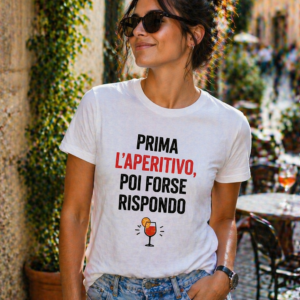 T-shirt Prima l’aperitivo poi forse rispondo con stampa ironica